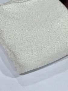 پارچه شنل کرمی طرح دار لوزی
